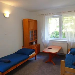  Apartament Tanie Pokoj Nr 2 1-3 Osobowy Z Lazienka Na Korytarzu Polska