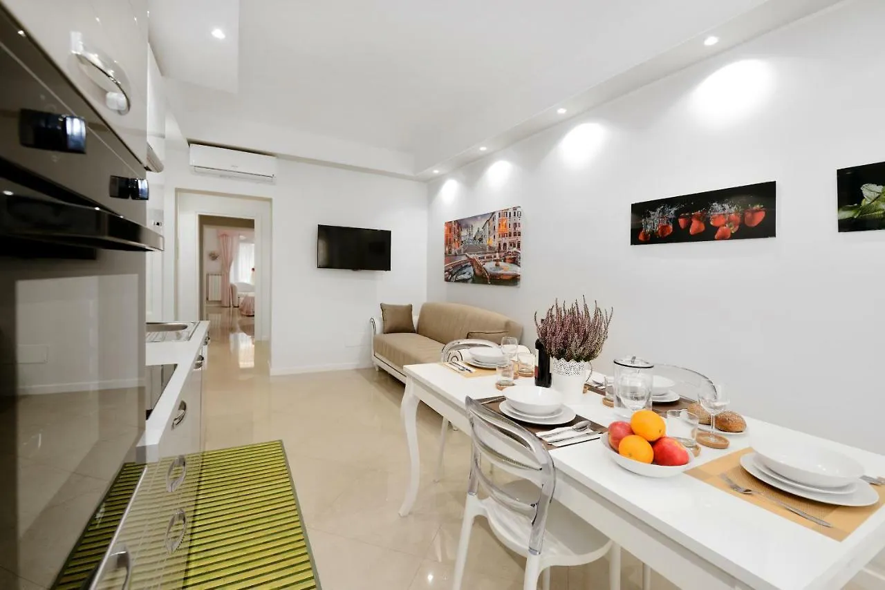 Ludovisi Barberini Grand Apartment 罗马 0*,  意大利